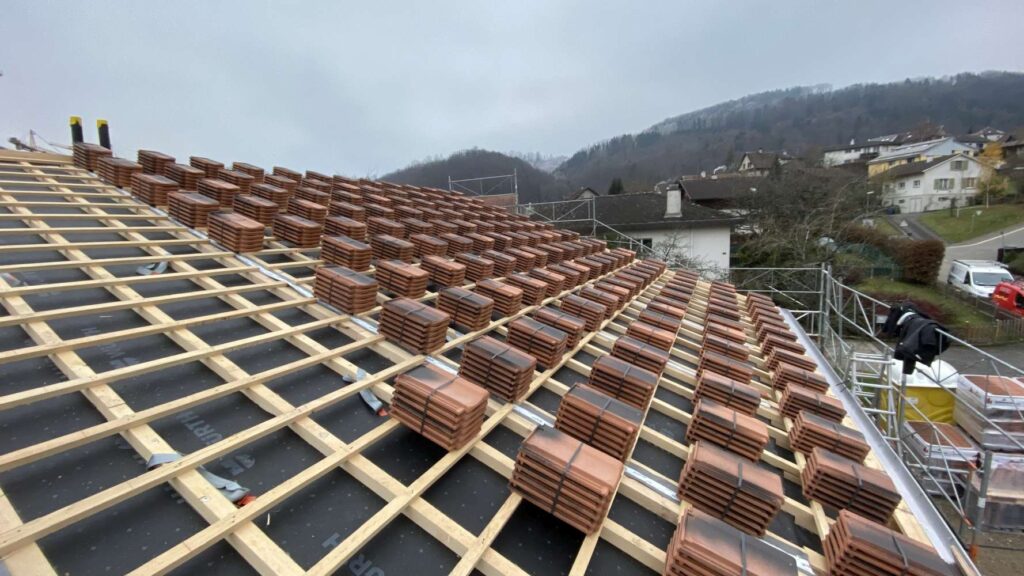 Erne Holztechnik GmbH, Läufelfingen - Neue Bedachung eines Hauses.